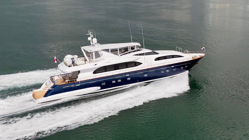 102' Falcon