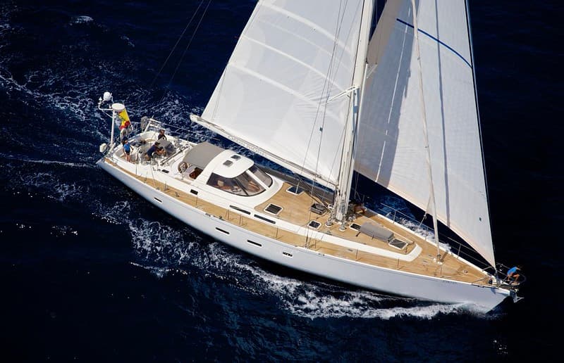 80' Pendennis image 1